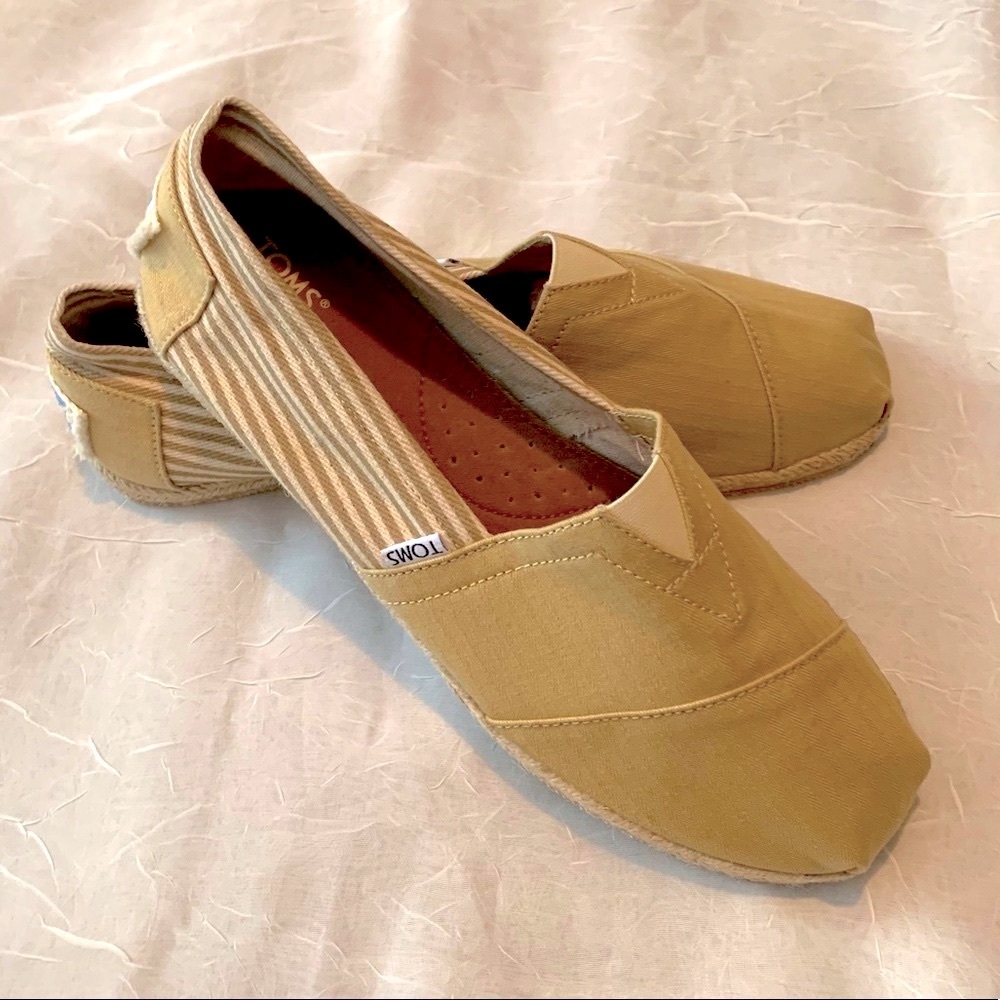 NWOT TOMS CANVAS FLATS